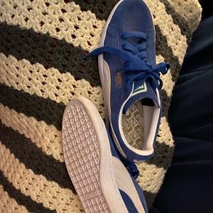Men’s suede pumas